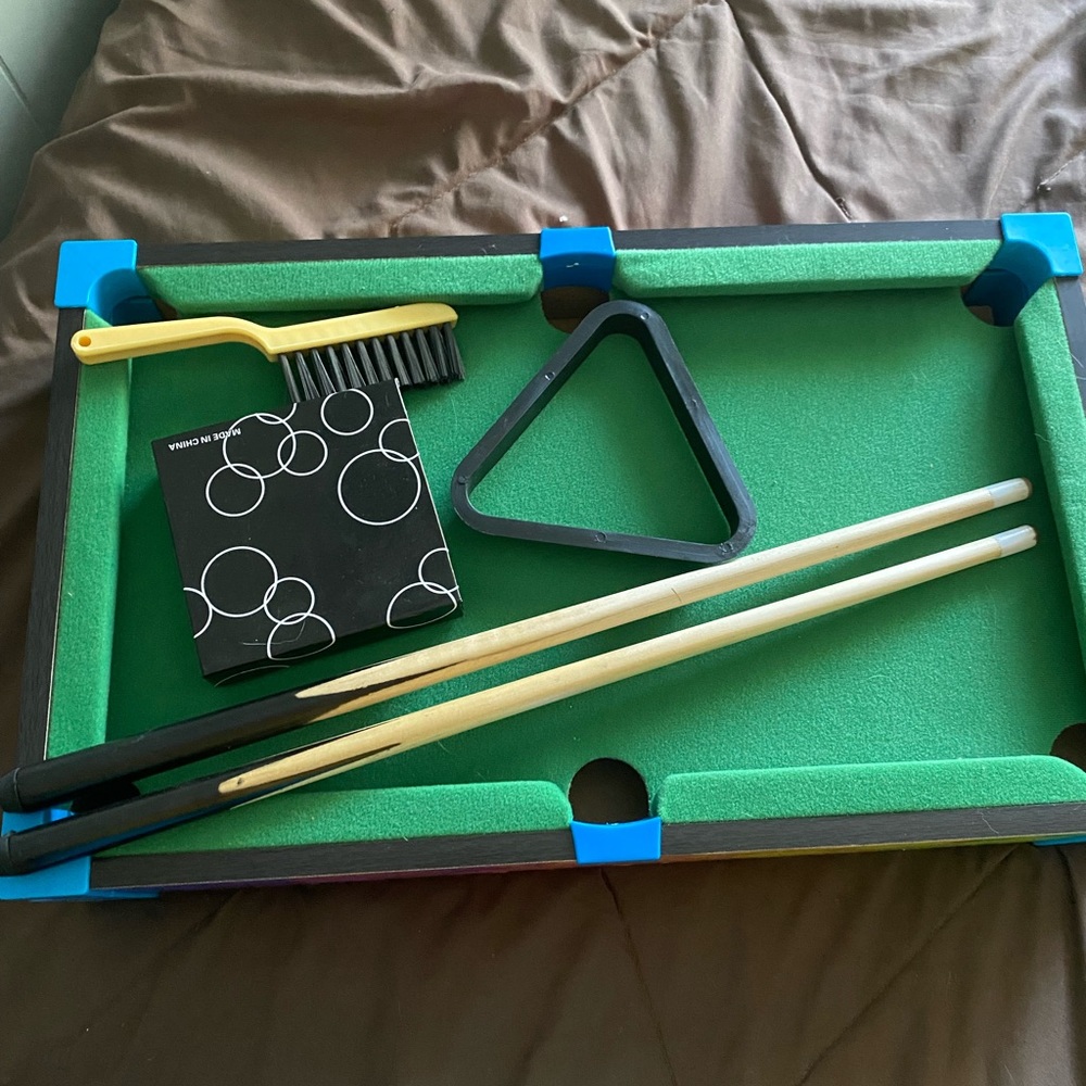 Kid pool table